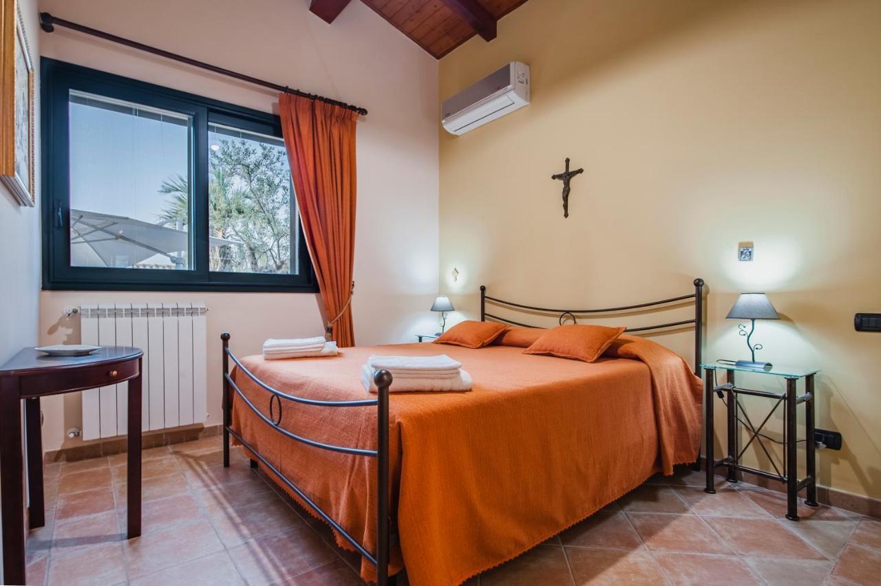 Valleforno Country House Di Charme Ispica Bagian luar foto